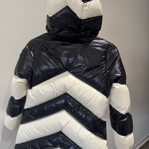 MONCLER WINTER JACKET - SIZE 8 GIRL - Picture 2 of 8